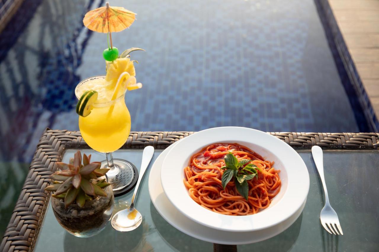 Sea Queen Hotel Da Nang Bagian luar foto